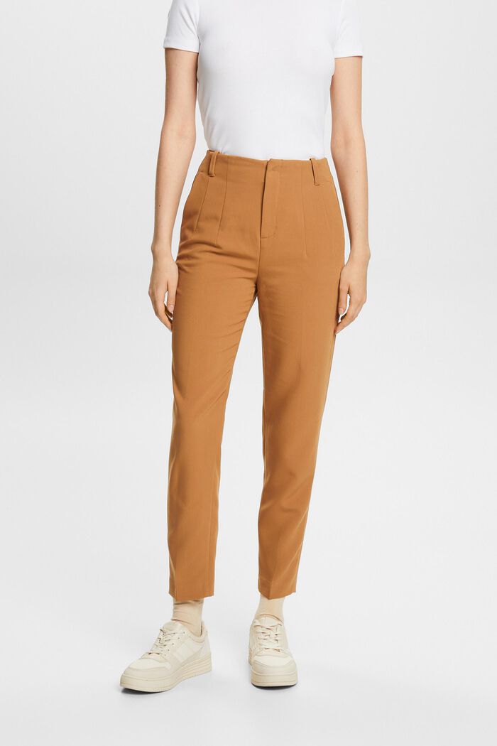 Chino mit hohem Bund und Abnähern
