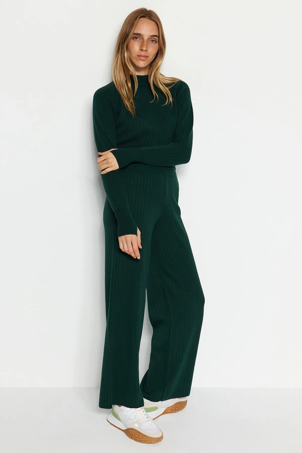 Trendyol Collection  Smaragdgrünes, kurzes Strickoberteil und -unterteil-Set TWOAW24AU00033