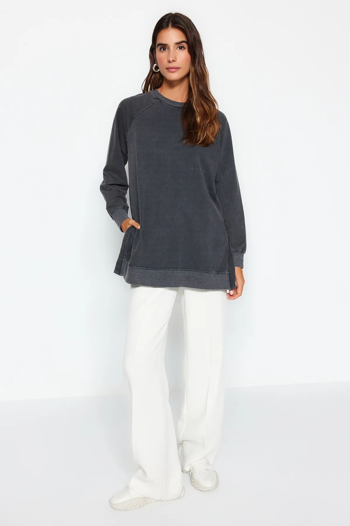 Trendyol Modest  Anthrazitfarbenes, gewaschenes Strick-Sweatshirt TCTSS23TW00062