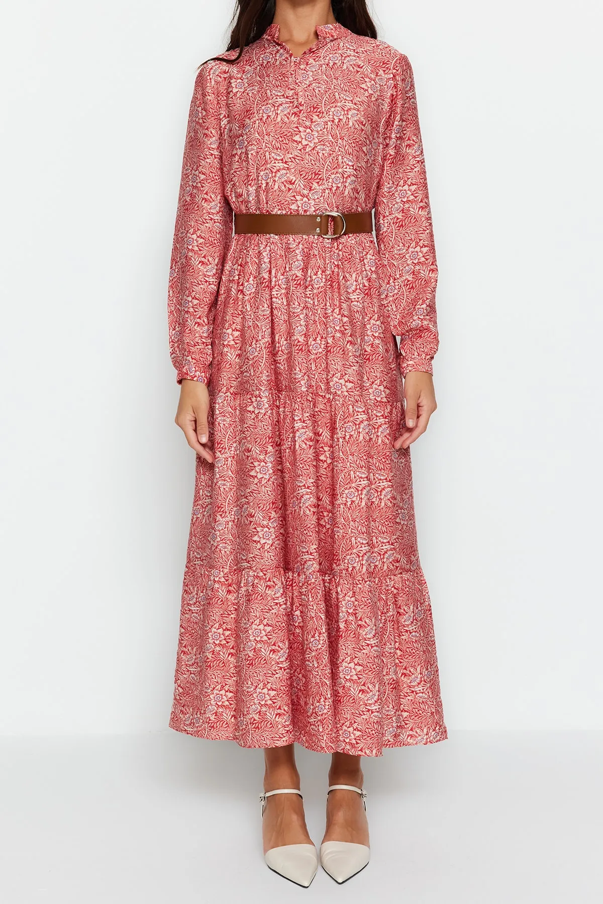 Trendyol Modest  Gewebtes Kleid mit gefliestem Gürtelrock, Volant und Blumenmuster, gefüttert TCTSS23EB00111