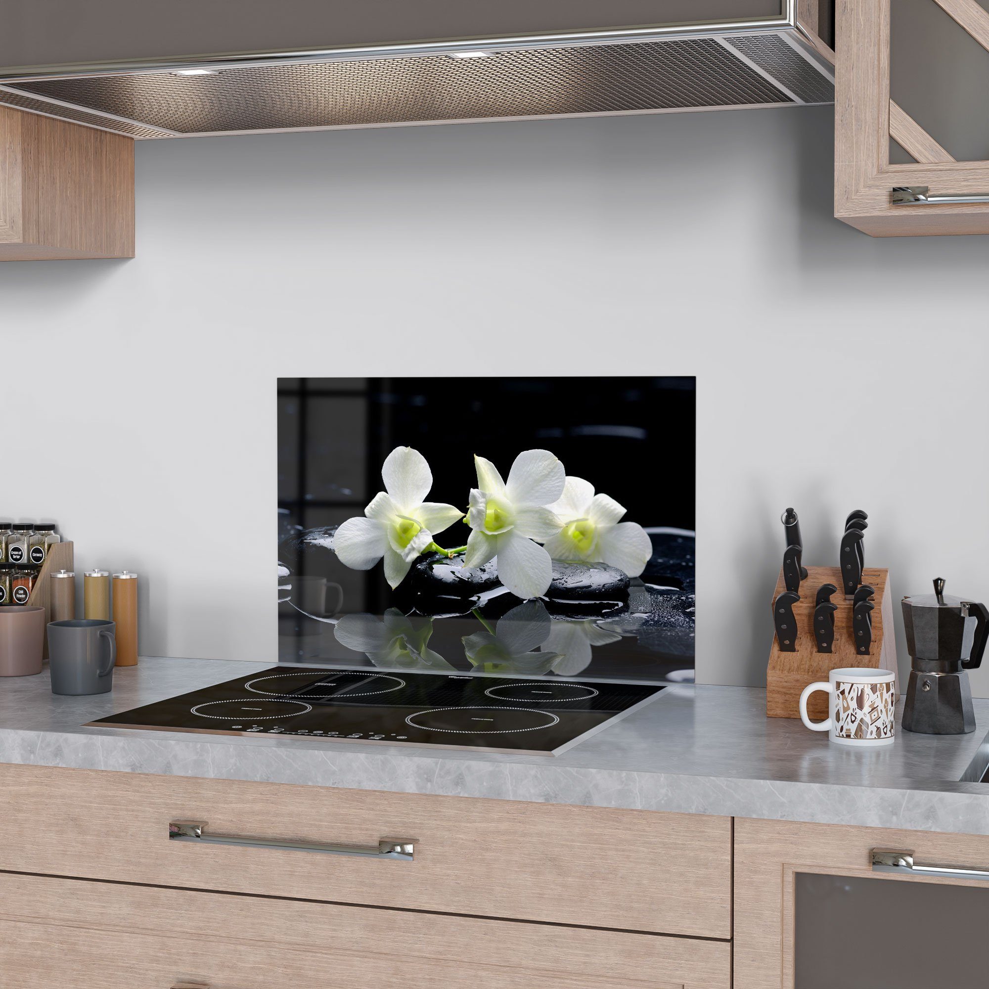DEQORI Küchenrückwand 'Orchidee mit Zen-Steinen', Glas Spritzschutz Badrückwand Herdblende