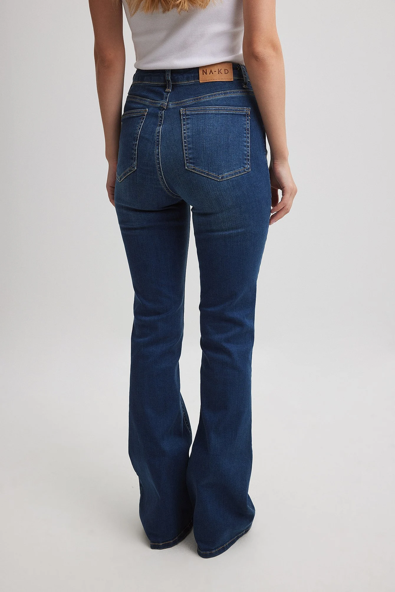 Ausgestellte Stretchjeans mit hoher Taille