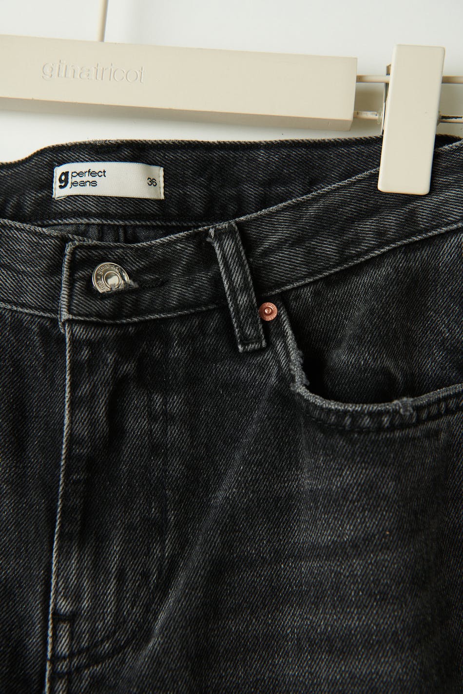 Low straight petite jeans