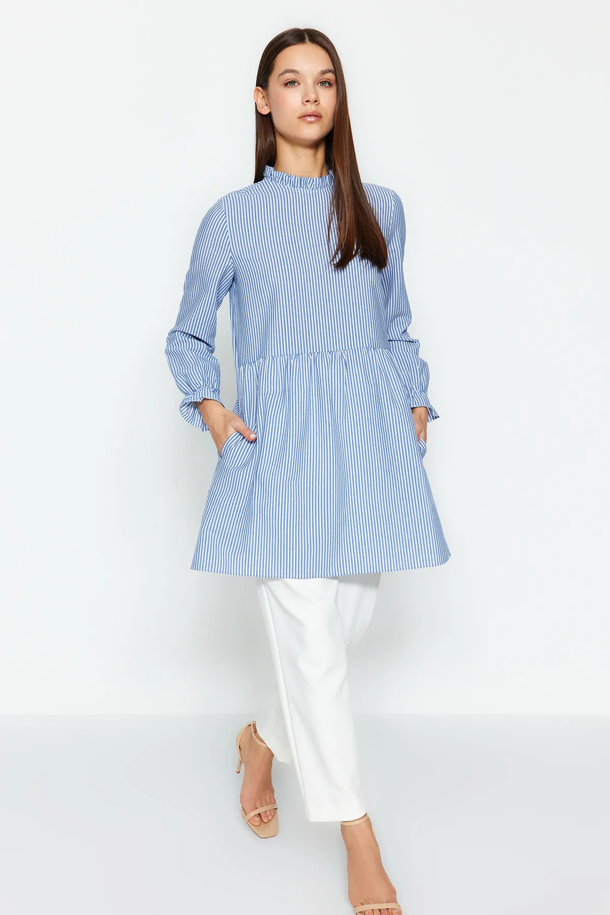 Trendyol Modest  Blaue, detaillierte Tunika mit hohem Kragen und Raffung TCTSS22GO0108