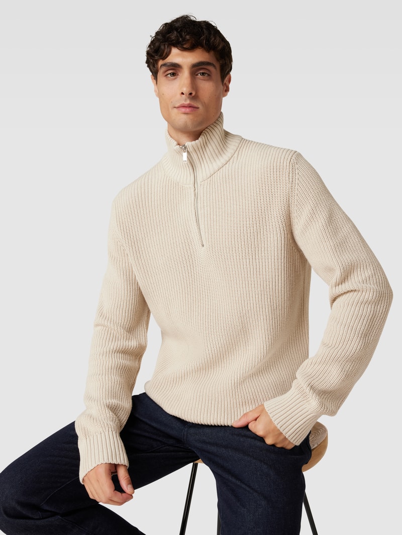 Strickpullover mit Stehkragen in sand