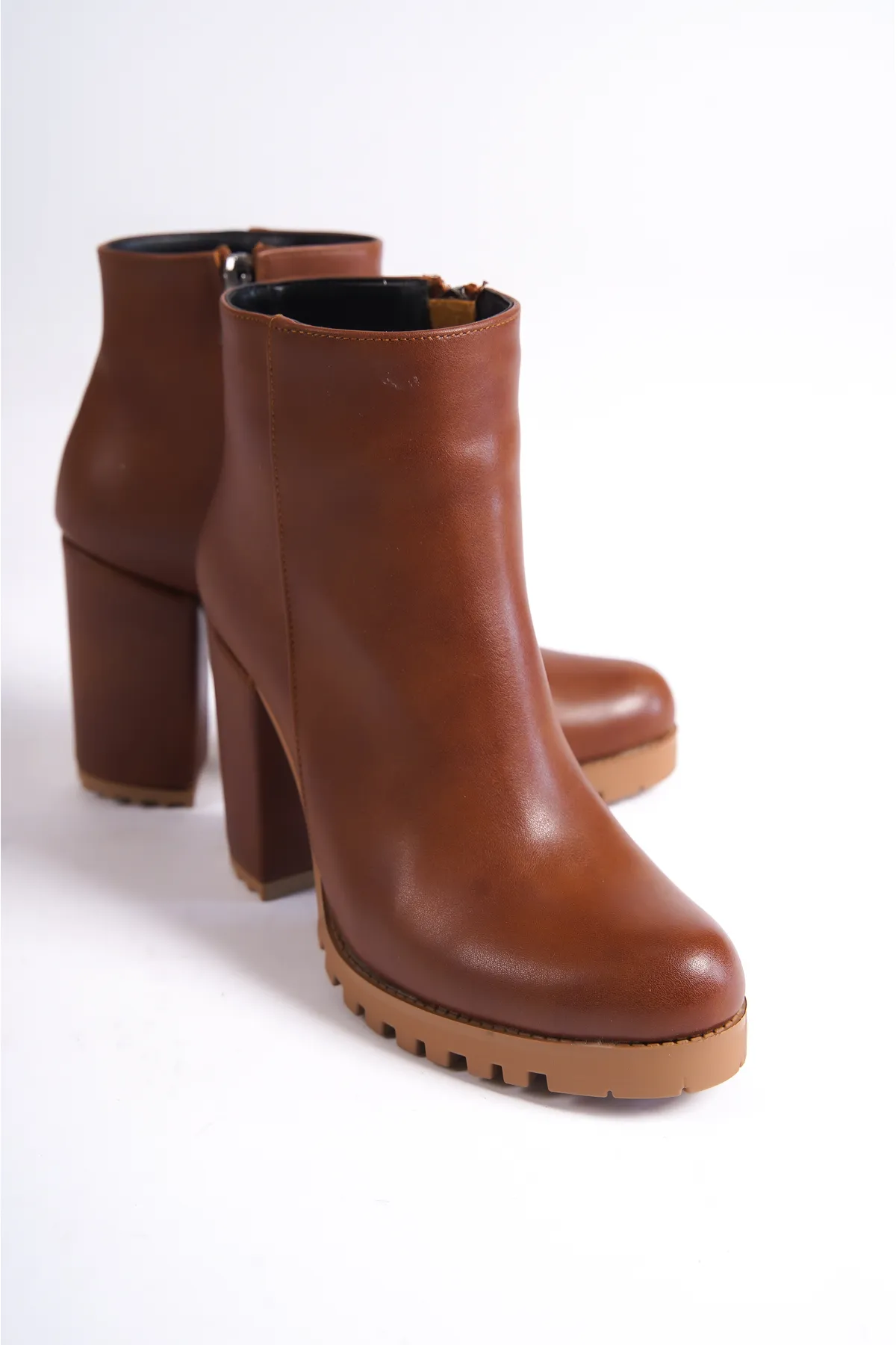 Capone Outfitters  Damenstiefel mit runder Zehenpartie und mittelhoher Trac-Sohle