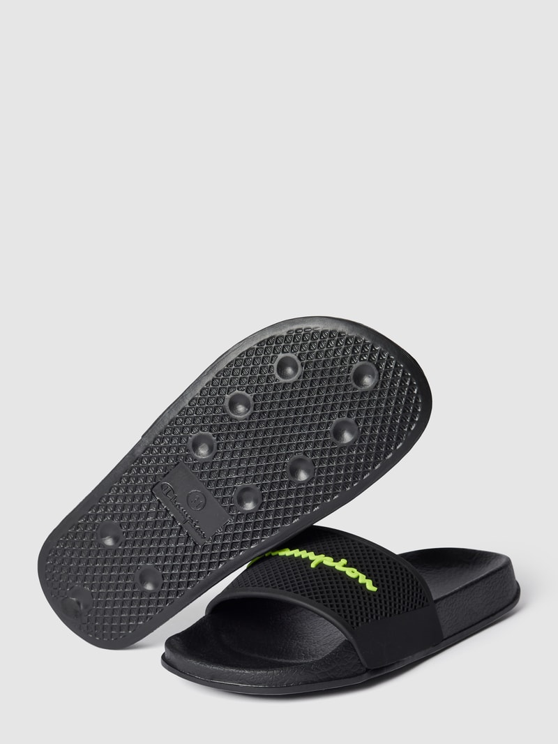 Slides mit Label-Detail in schwarz