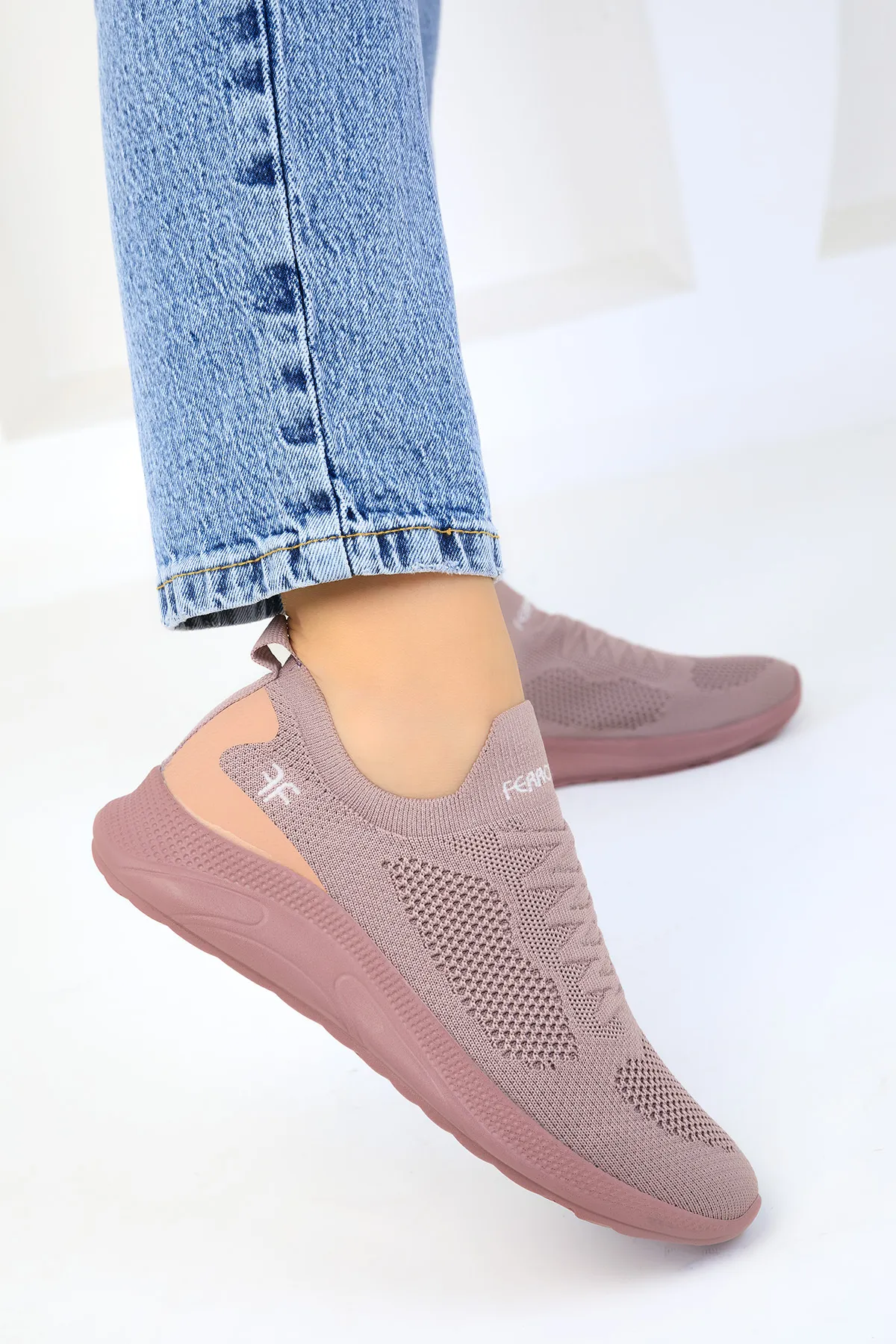SOHO  Lachsfarbene Damen-Sneakers 16979