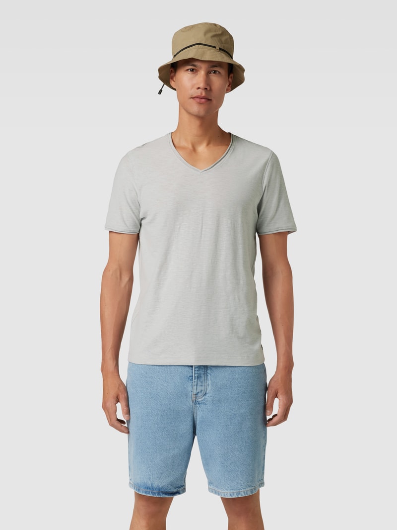 Regular Fit T-Shirt aus Baumwolle mit V-Ausschnitt in hellgrau