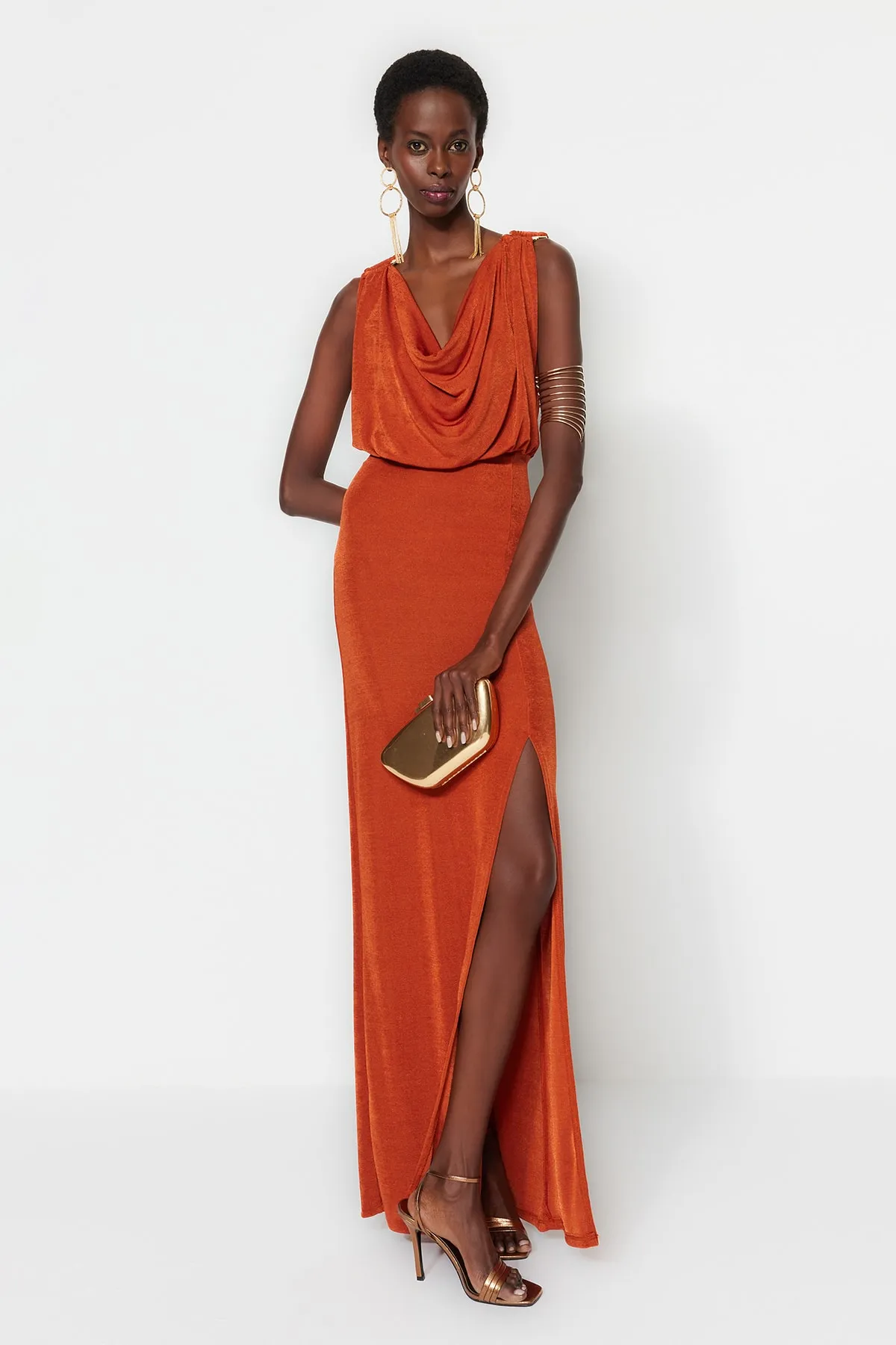 Trendyol Collection  Langes Abendkleid aus Kachelstrick TPRSS23AE00048