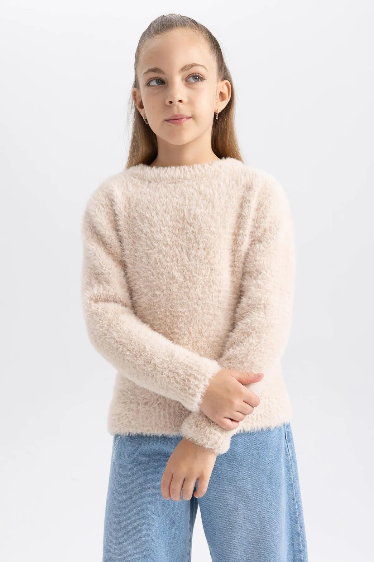 DeFacto  Strickpullover für Mädchen mit normaler Passform und Rundhalsausschnitt