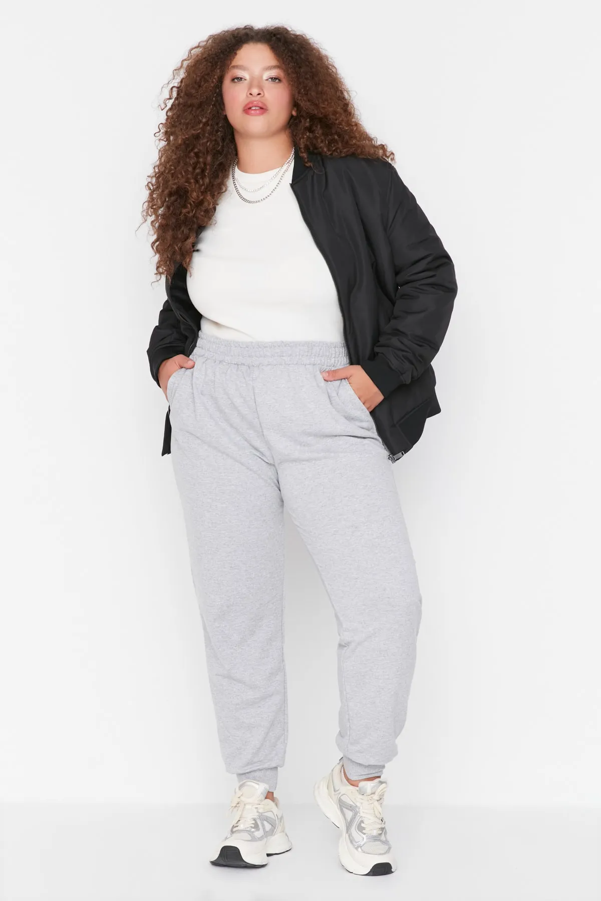 Trendyol Curve  Große Größen in Sweathose - Grau - Relaxed