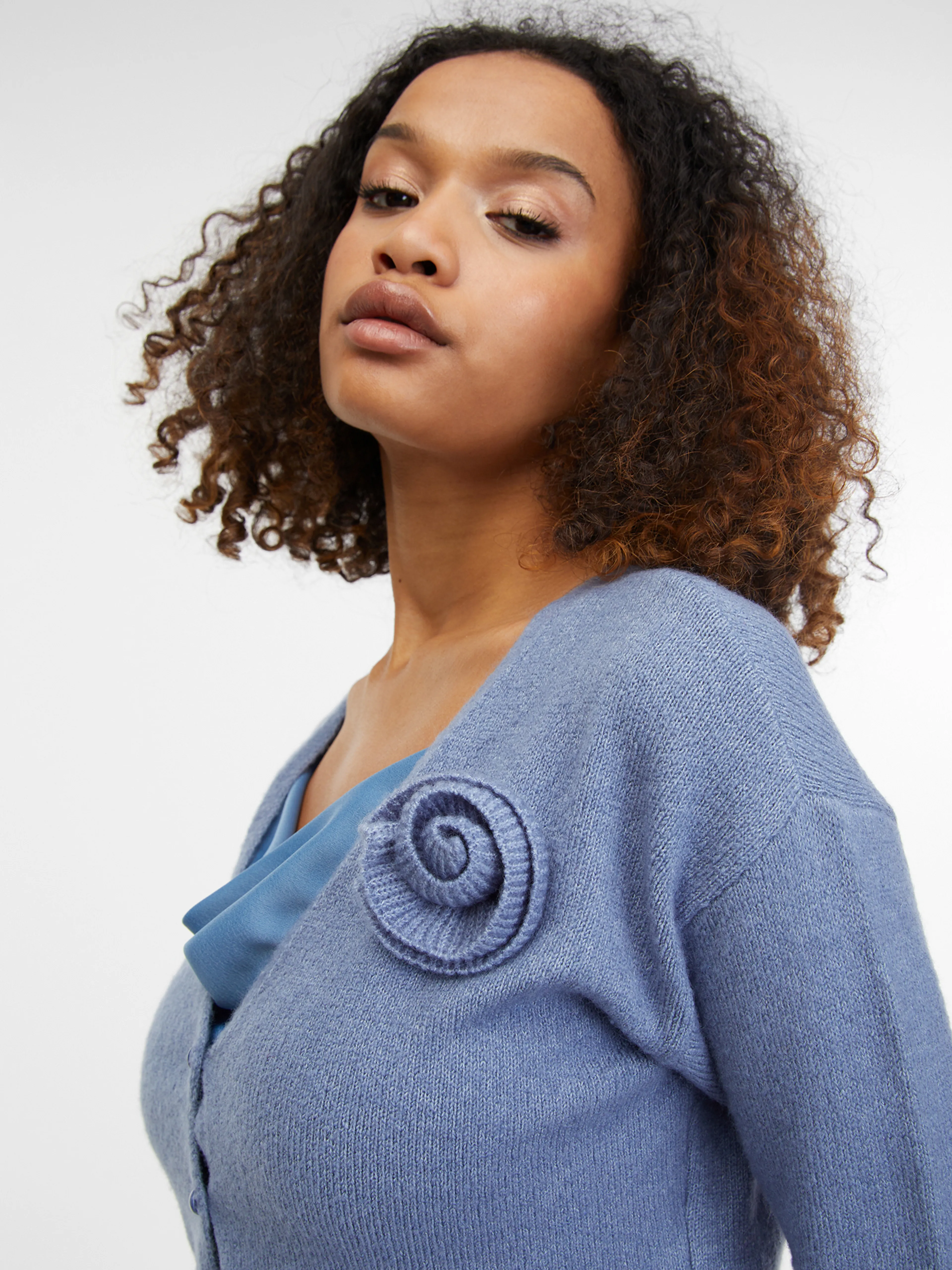 Blaue Damenstrickjacke mit Wollmischung ORSAY