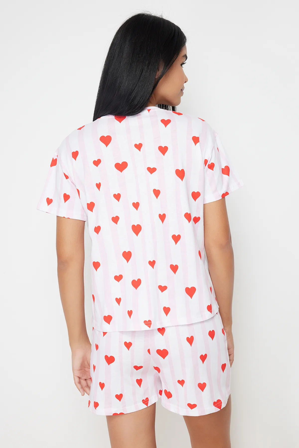 Trendyol Collection  Puder-mehrfarbiges Pyjama-Set aus 100 % Baumwolle mit Streifen und Herzenmuster THMSS24PT00073