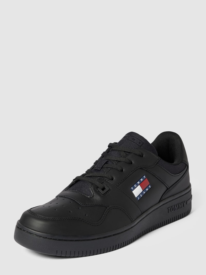 Sneaker mit Label-Detail in schwarz
