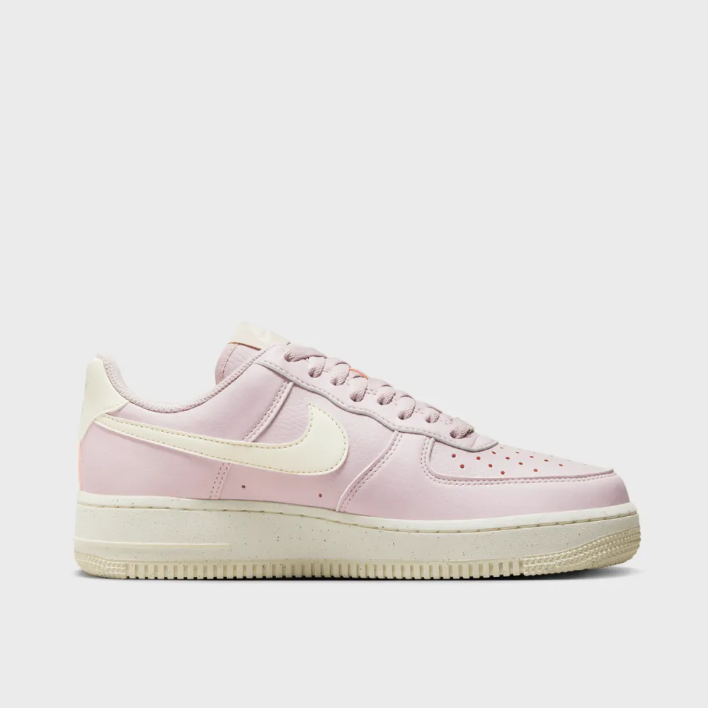 Nike Air Force 1 07 SE DV3808-001 / lila