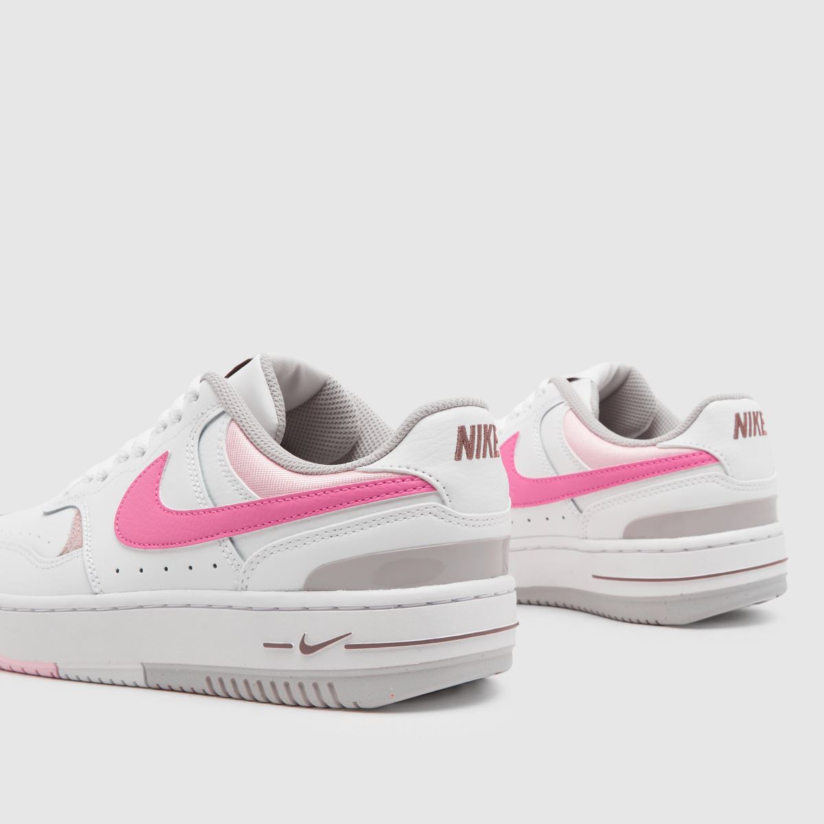 Nike Gamma Force – Vita och rosa träningsskor