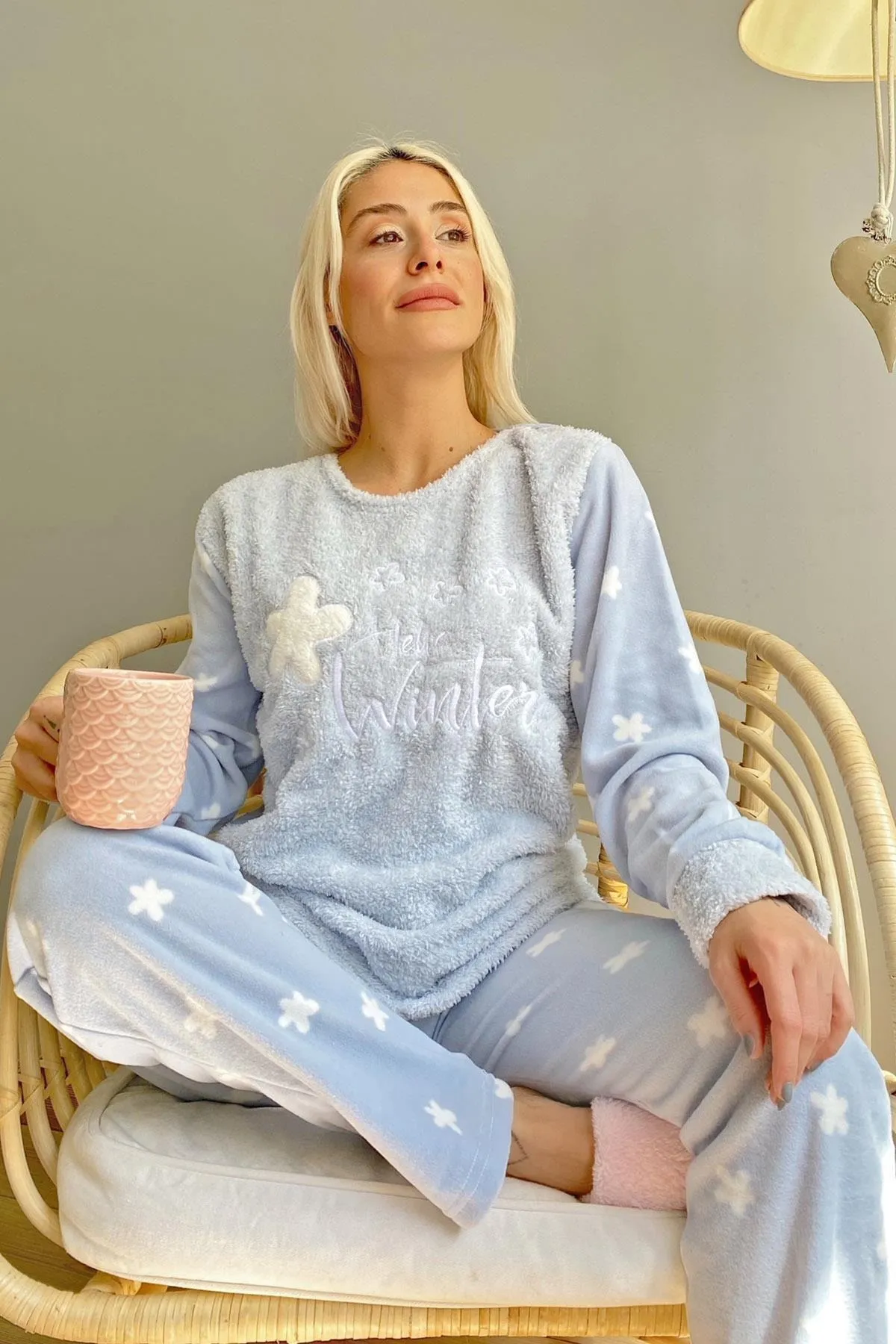 Pijamaevi  Blaues Hello Winter-Pyjama-Set aus gemustertem Plüsch für Damen