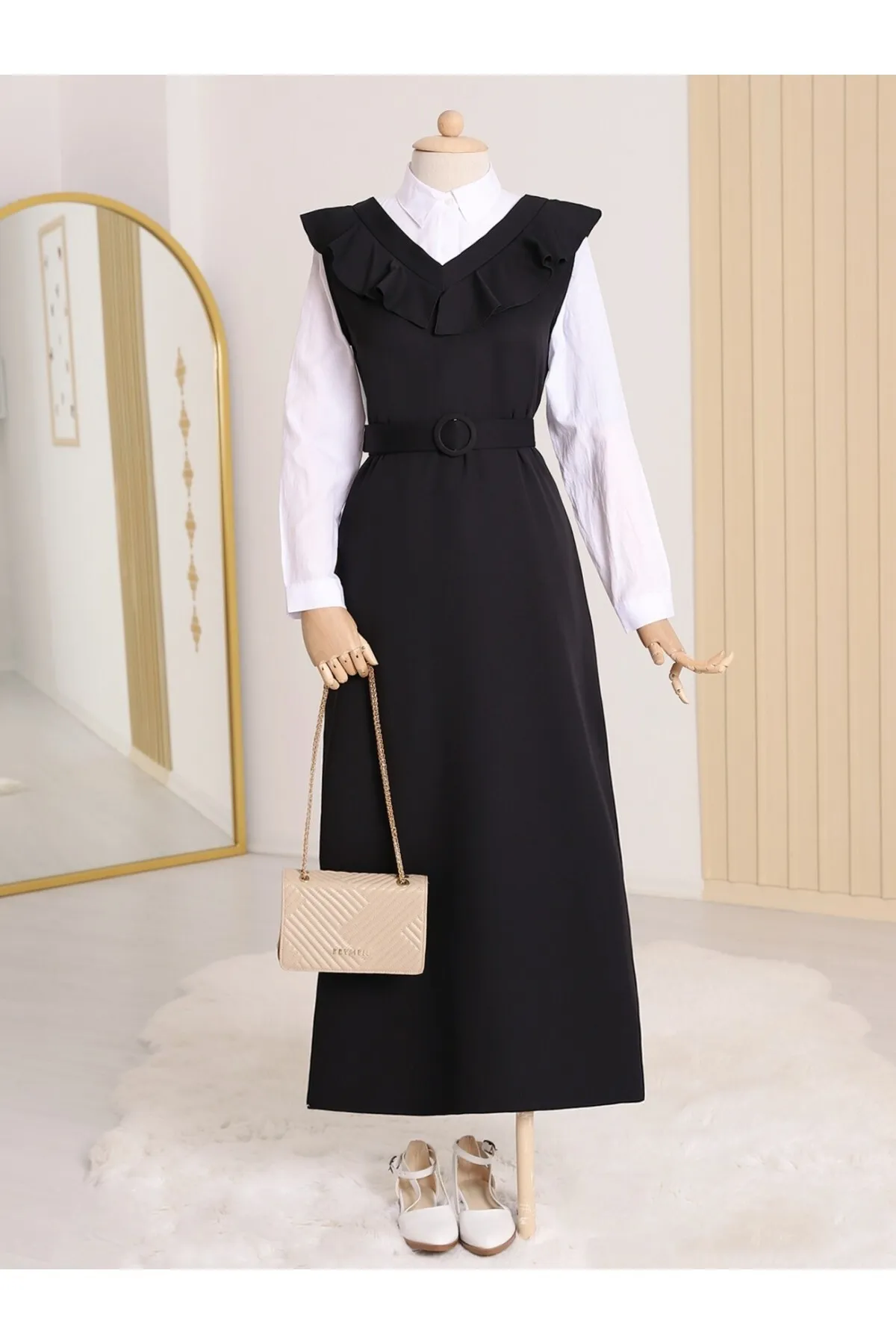 Modamorfo  Langes Gilet-Kleid mit V-Gürtel am Hals