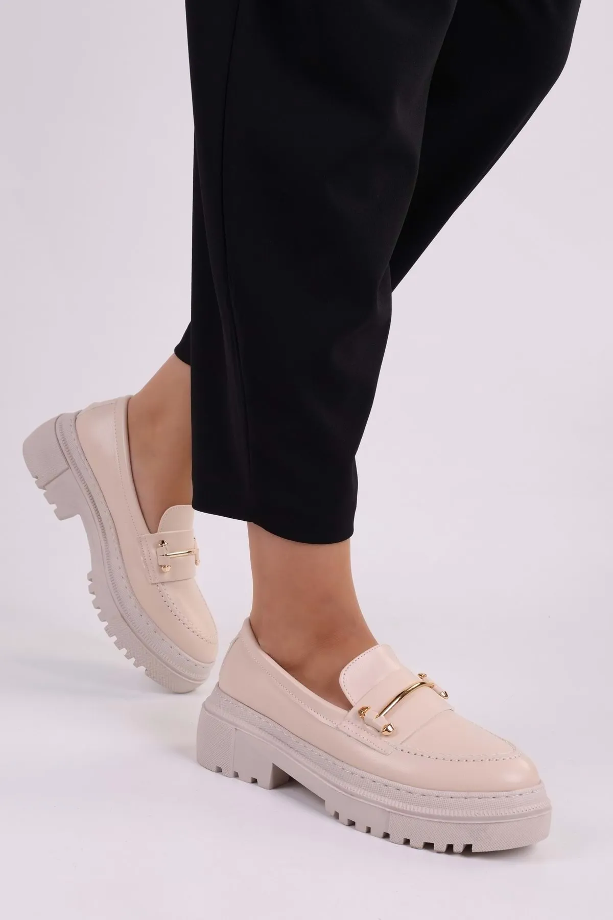 Shoeberry  Damen-Loafer „Luis Beige Skin Daily“ mit dicker Sohle und Schnalle