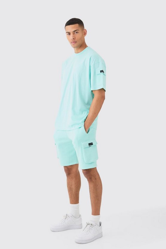 Man Oversize Cargo T-Shirt & Slim-Fit Shorts