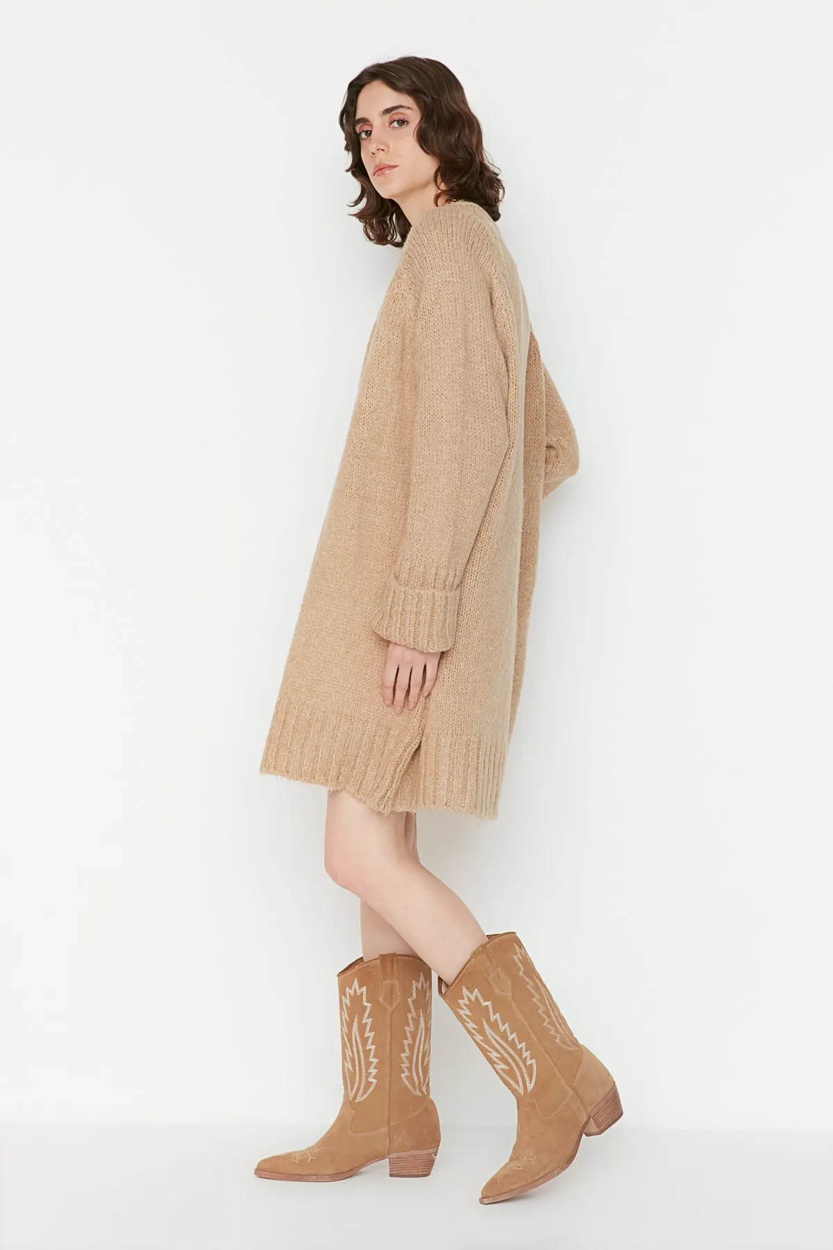 Trendyol Collection  Kamelfarbener, weicher, strukturierter Strickcardigan mit weiter Passform TWOAW21HI0555