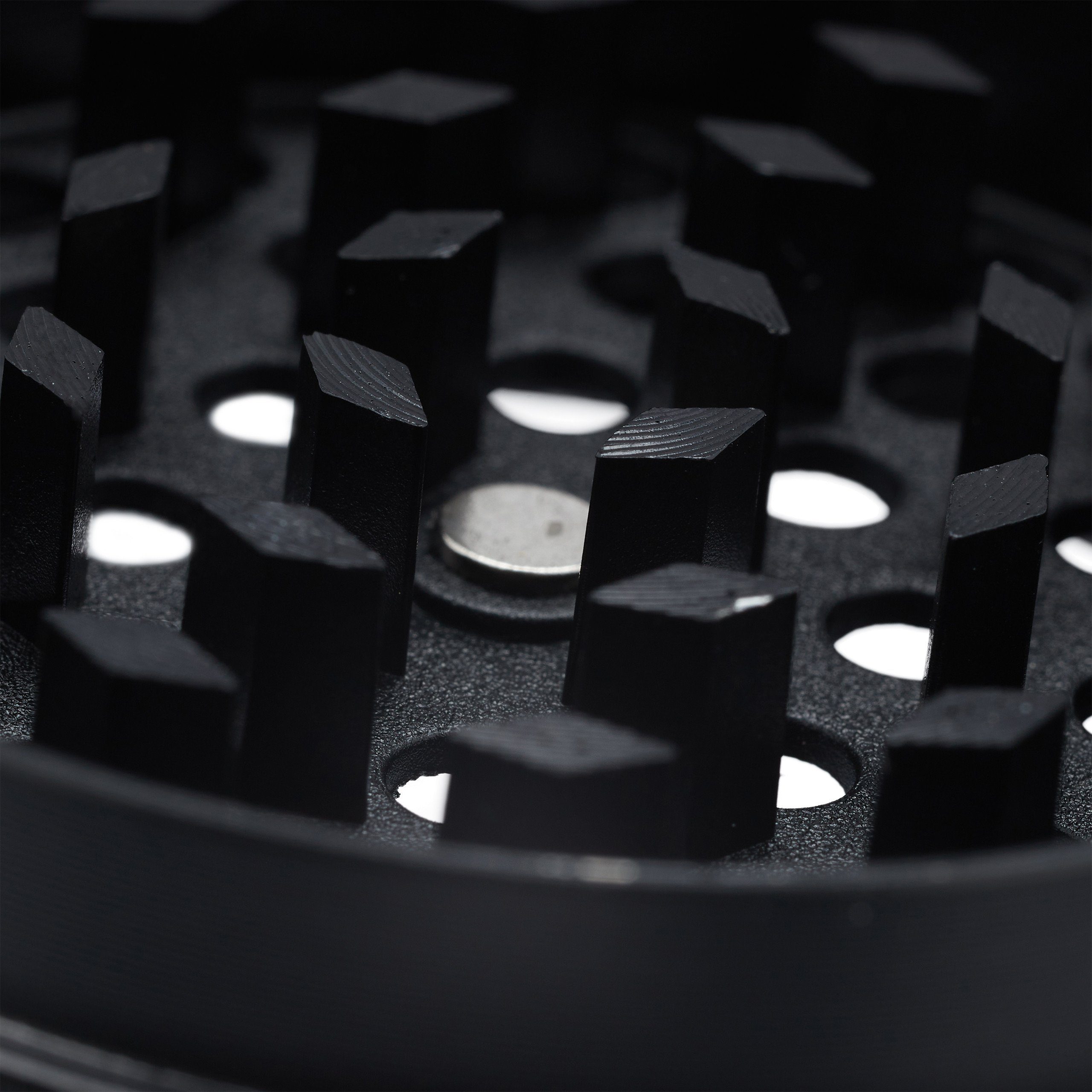 relaxdays Kräutermühle 1 x Grinder aus Metall in Schwarz