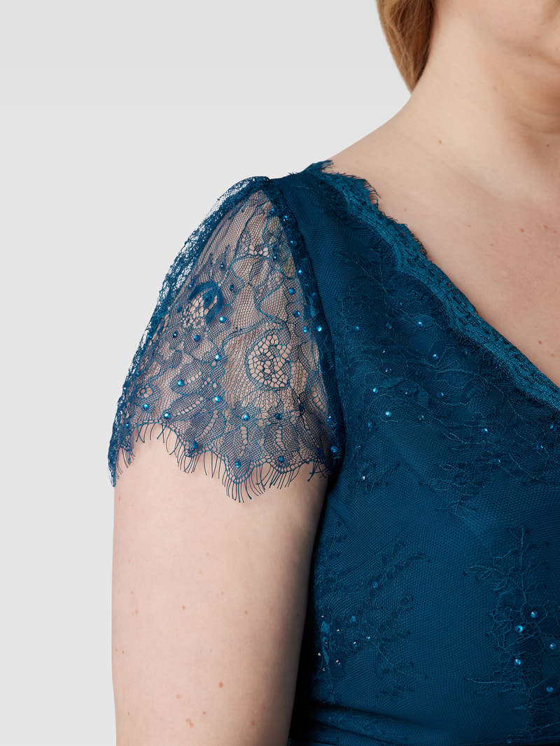 PLUS SIZE Abendkleid mit Spitzenbesatz in mint