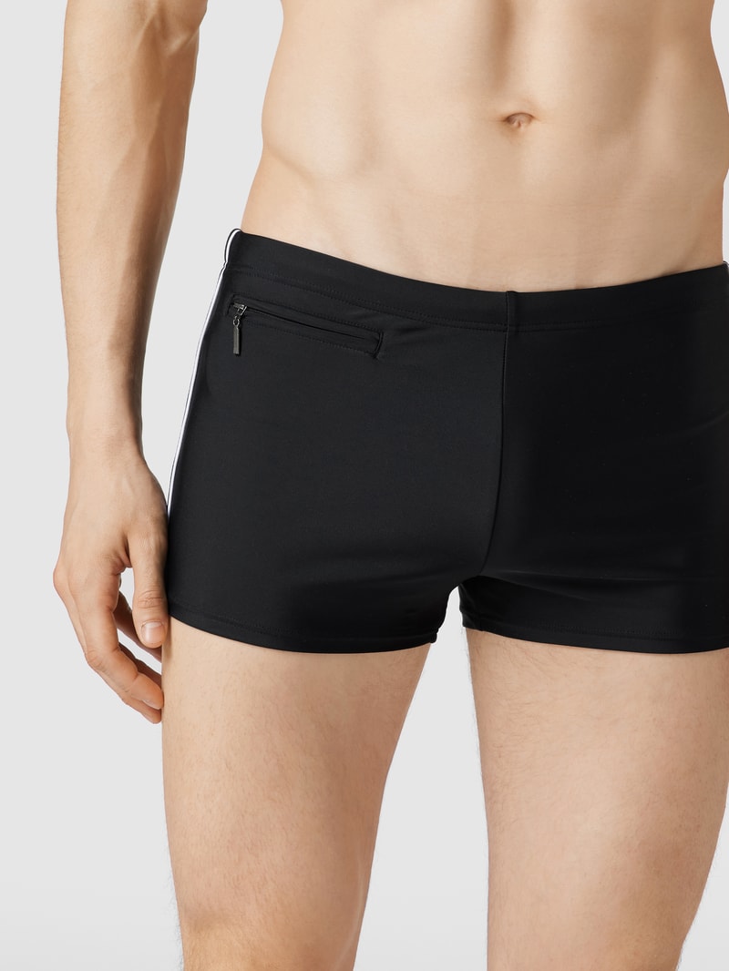 Badehose mit verschließbarer Gesäßtasche in schwarz
