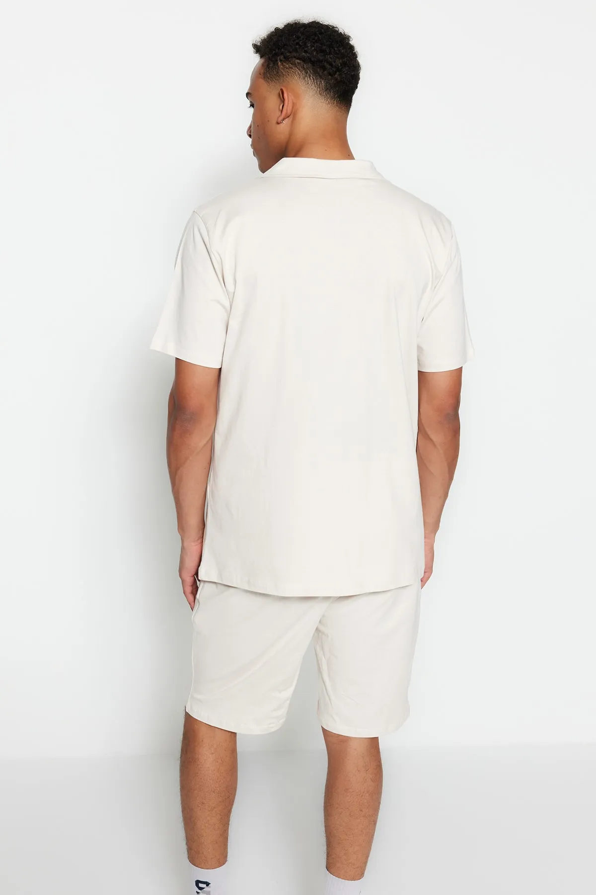 Trendyol Collection  Dark Stone Unisex-Pyjama-Set mit regulärer Passform und Apache-Kragen-Shorts TMNSS23PT00007