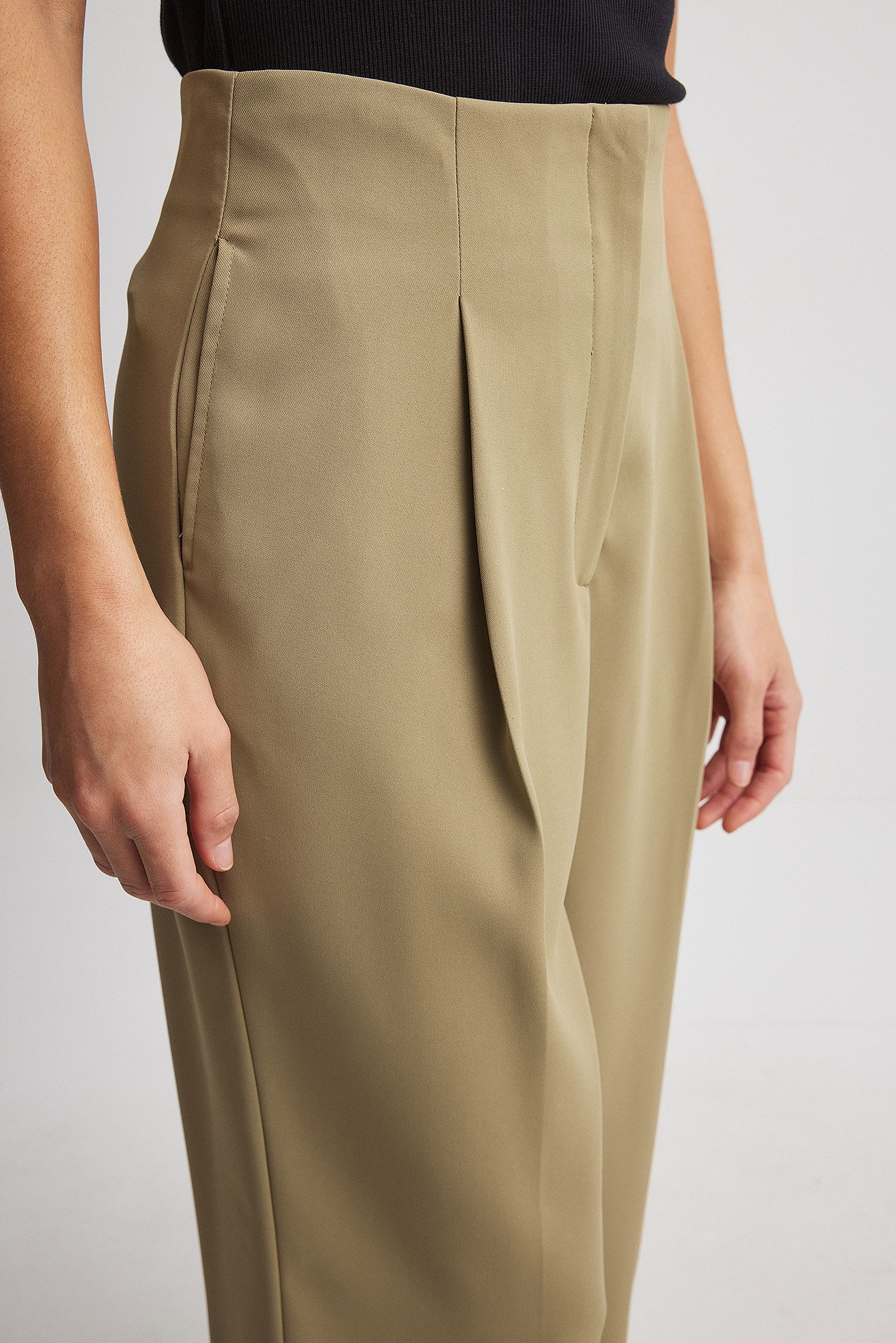 Weite Anzughose mit hoher Taille, ohne Bund