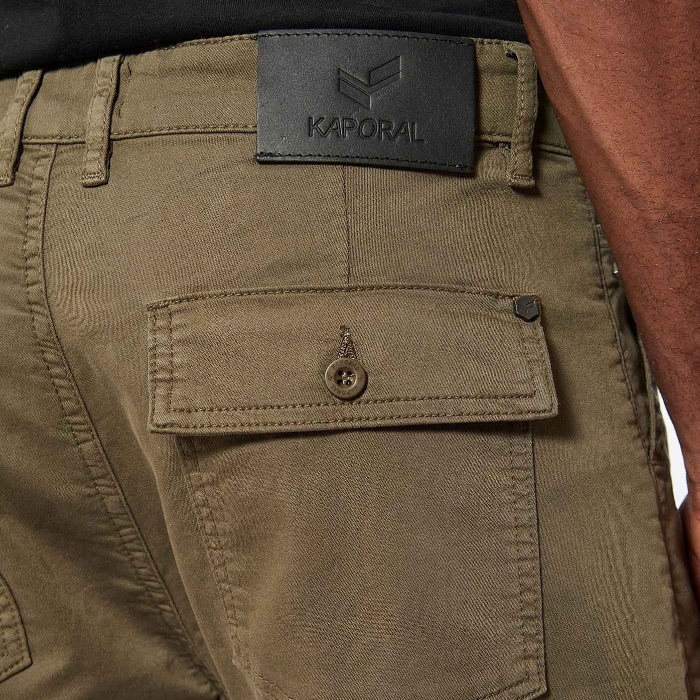 ROBY   Jean kaki relaxed cropped Homme