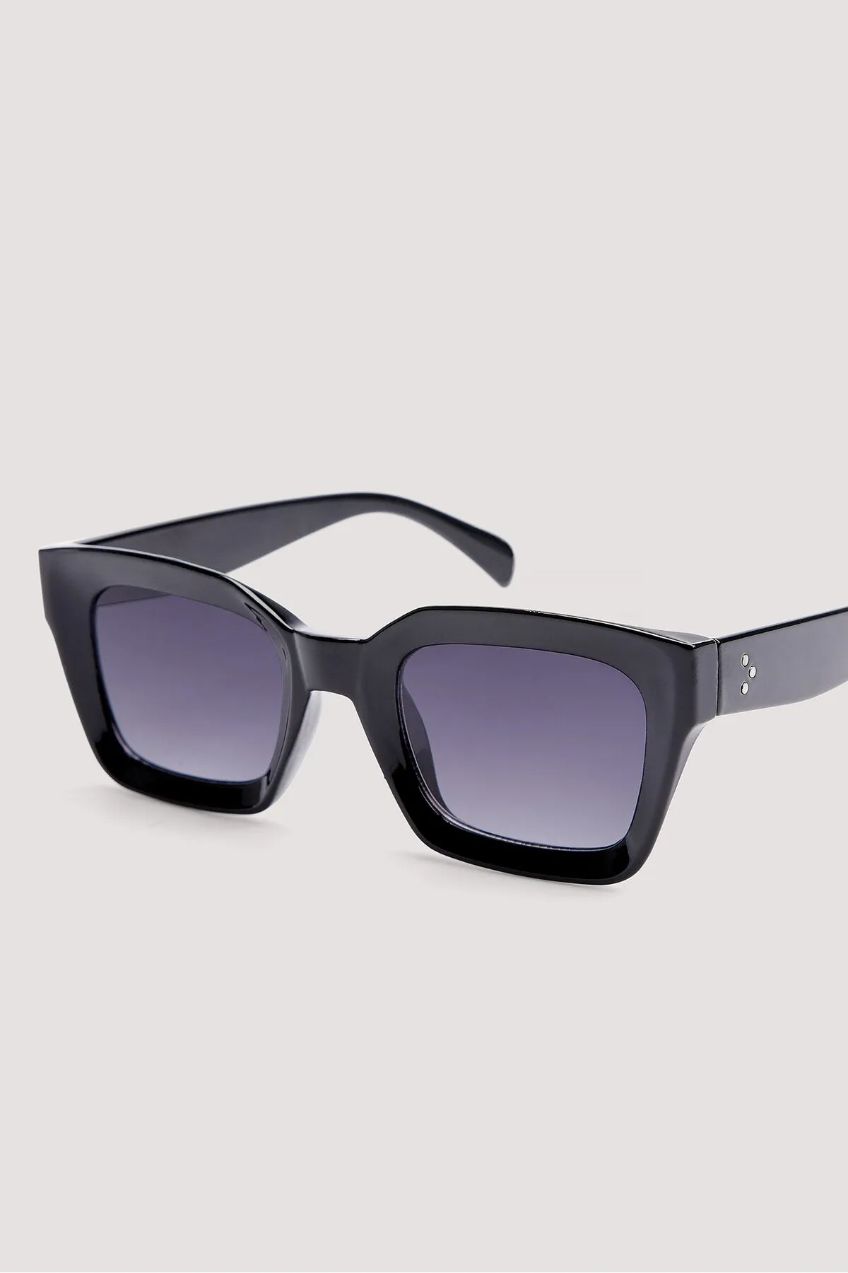NA-KD  Sonnenbrille mit eckigem Rahmen