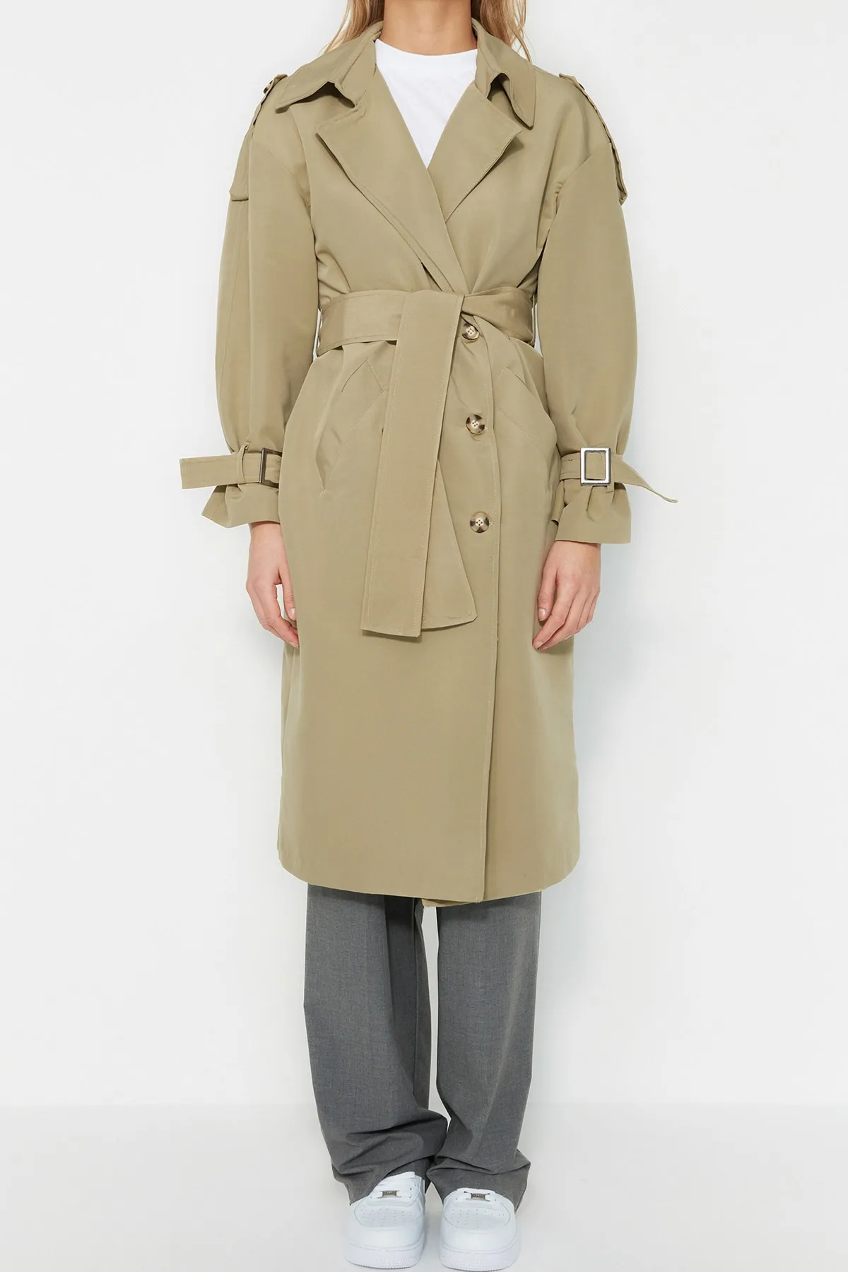 Trendyol Collection  Hellkhakifarbener, weit geschnittener, übergroßer, wasserabweisender Trenchcoat mit Gürtel TWOSS21TR0005