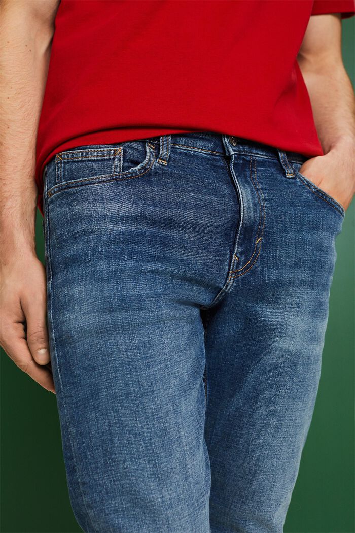 Jeans mit schmaler Passform und mittelhohem Bund