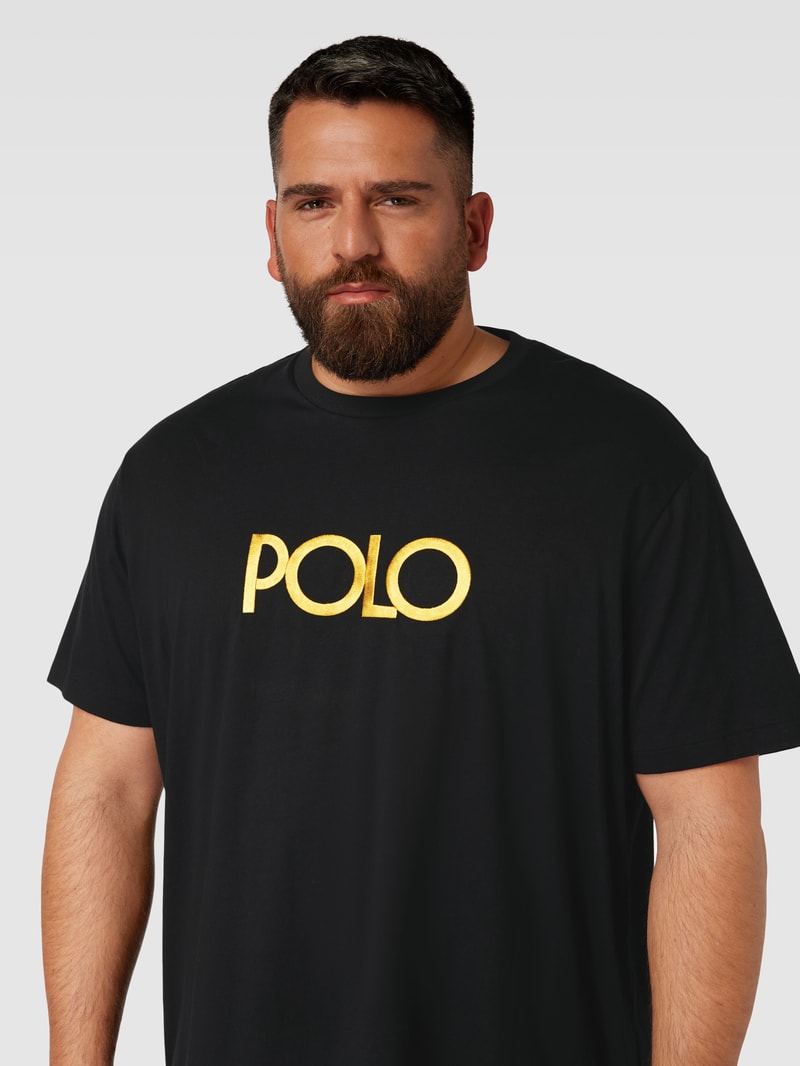 PLUS SIZE T-Shirt mit Label-Stitching in schwarz