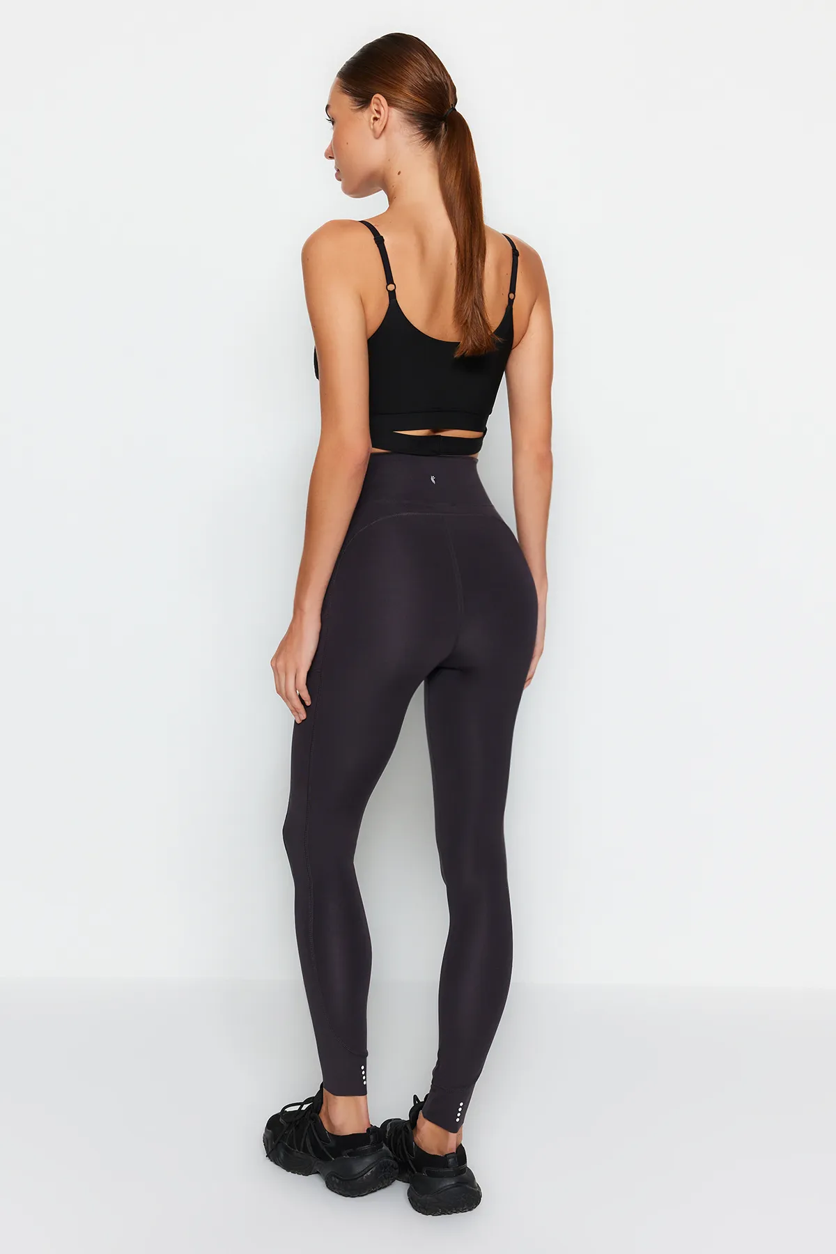 Trendyol Collection  Dunkelanthrazitfarbene, matte, gestrickte Sport-Leggings in voller Länge mit zusätzlicher Bauchstraffungsschicht THMAW24TY00026