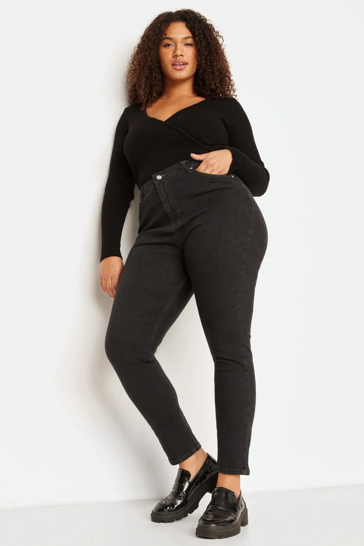 Trendyol Curve  Anthrazitfarbene Röhrenjeans mit hoher Taille TBBAW23JE00003