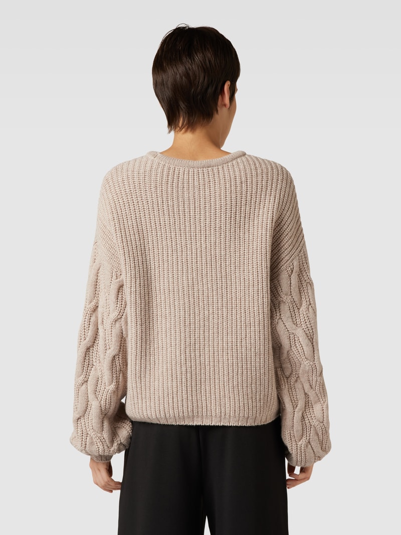 Strickpullover mit Zopfmuster in sand