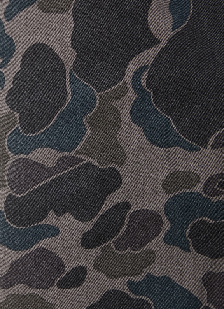 Carhartt WIP Cole loose fit cargo trousers made of organic cotton with camouflage print