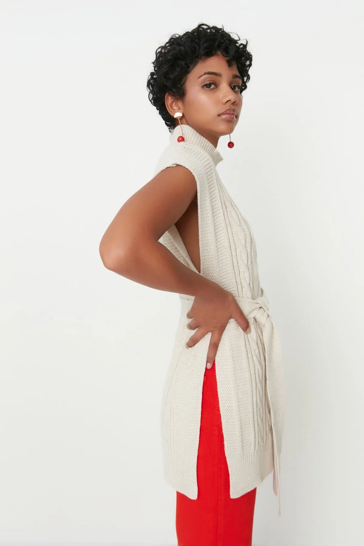 Trendyol Collection  Weit geschnittener Woll-Strickanzug mit Gürtel in Stein TWOAW22BZ0031