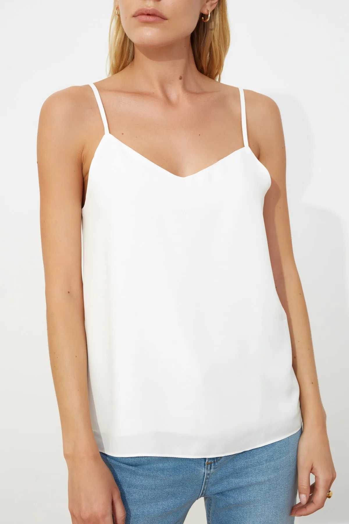 Trendyol Collection  Ecru Basic-Trägerbluse aus Webstoff TWOSS19BB0224