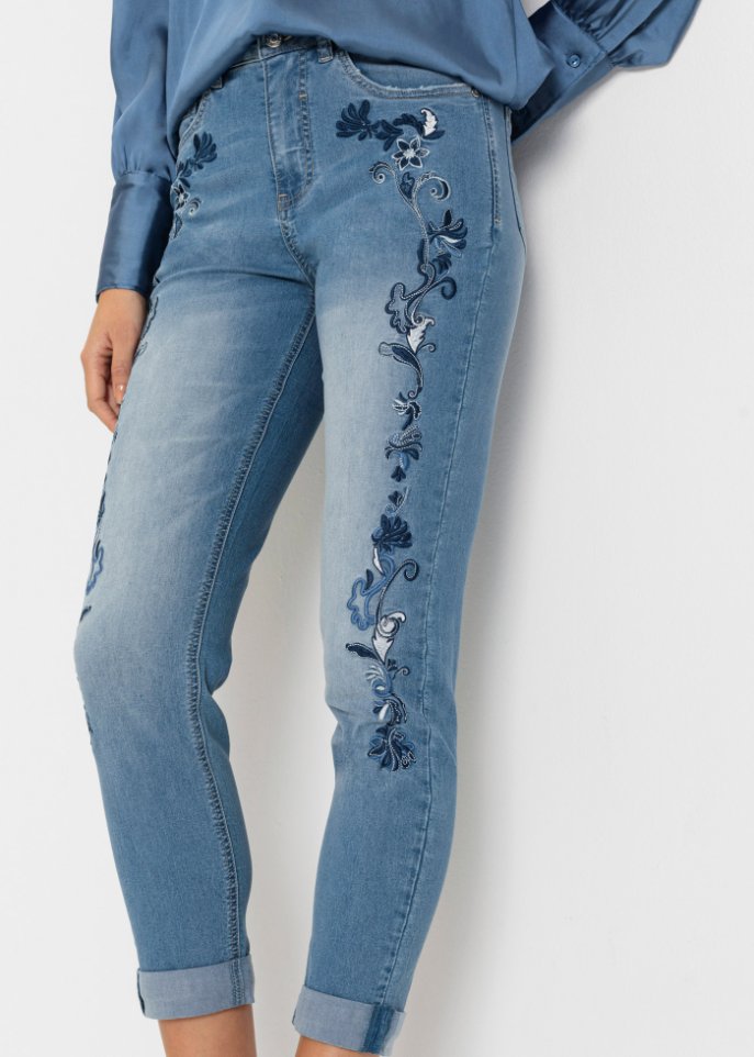 Jeans mit Stickerei
