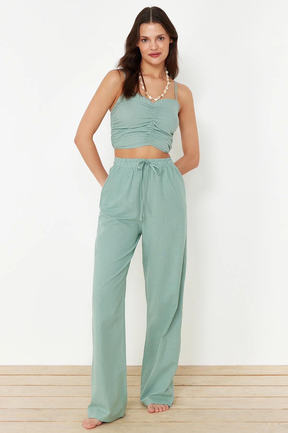 Trendyol Collection  Mintgrünes gewebtes Blusen-Hosen-Set TBESS24AU00076