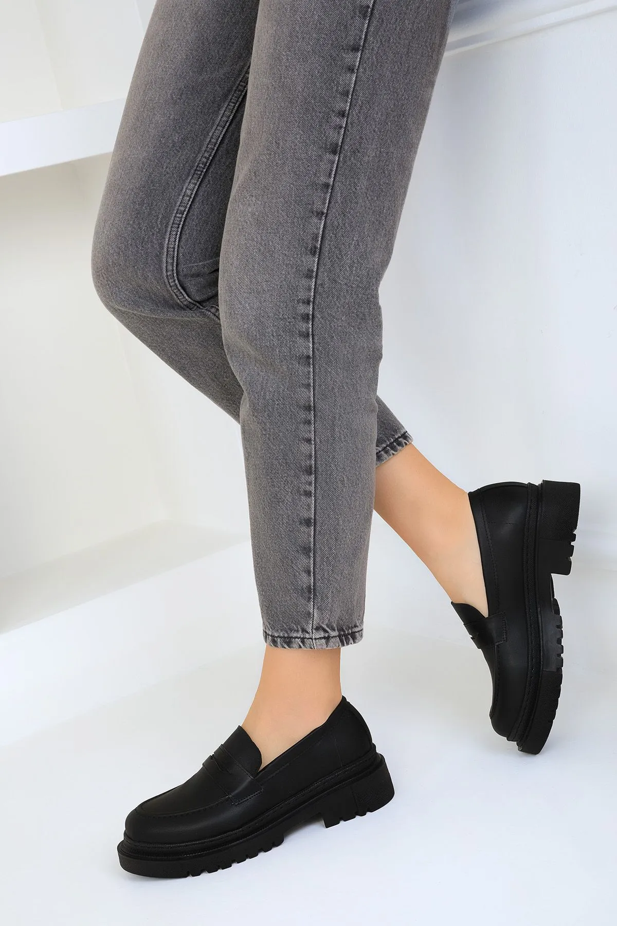 SOHO  Schwarze Damen Freizeitschuhe 17762