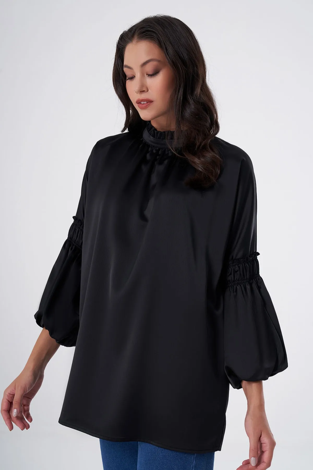 Mizalle  Signorita Tunika aus Satin in Schwarz