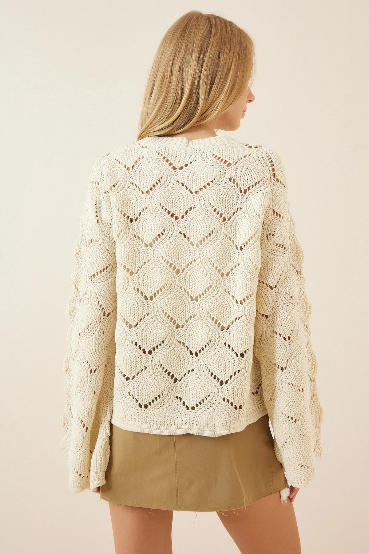 Happiness İstanbul  Cremefarbener Strickpullover mit Rautenmuster und Lochmuster für Damen CV00025