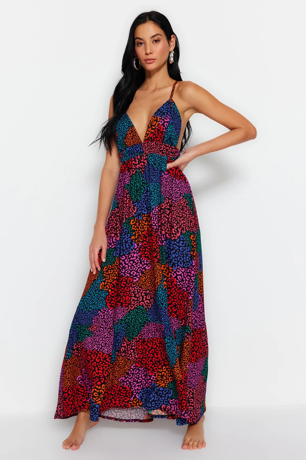 Trendyol Collection  Rückenfreies Maxi-Strandkleid aus Webstoff mit Tiermuster TBESS23EL00244