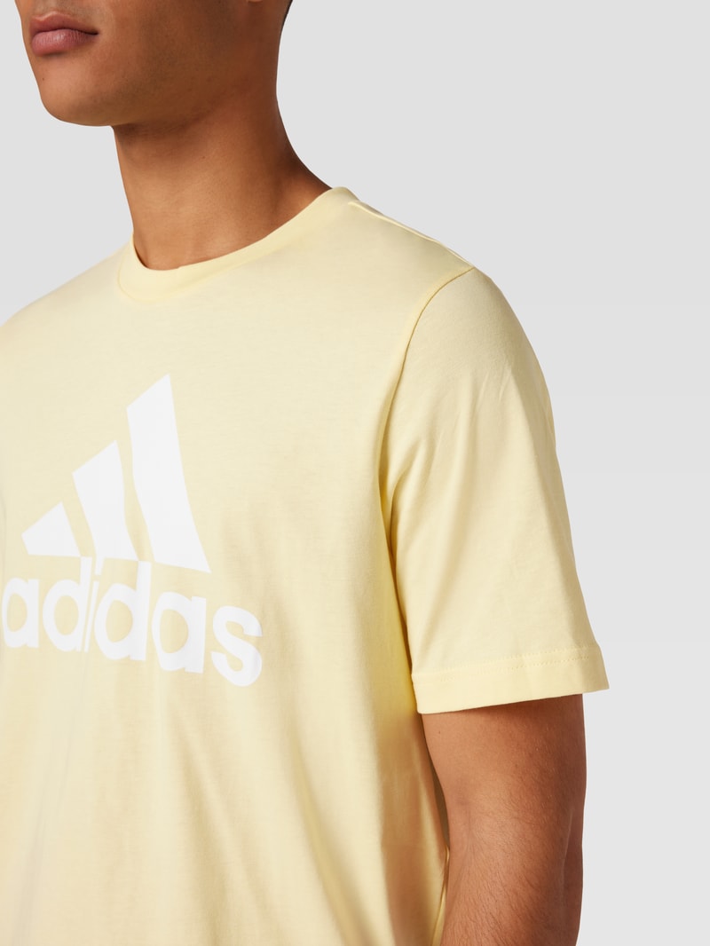 T-Shirt mit Label-Print in gelb