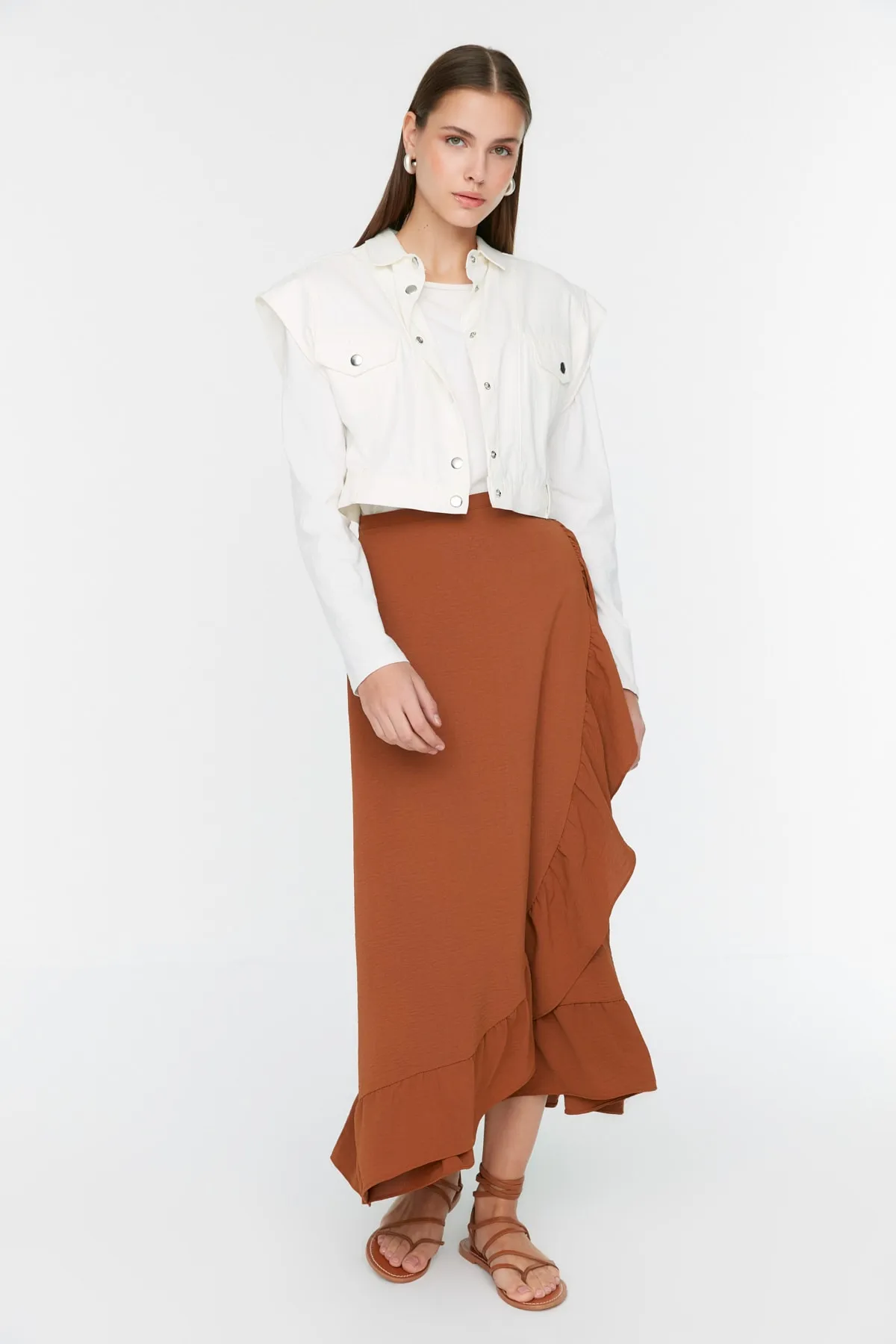 Trendyol Modest  Brauner Wickelrock mit Volant aus Webstoff TCTSS21ET0579